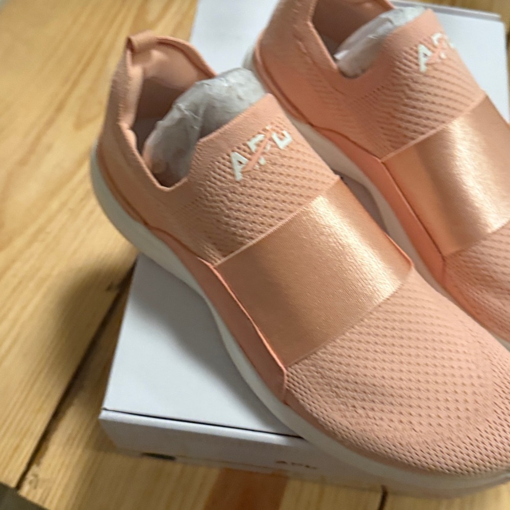 NEW APL MENS TECHLOOM BLISS BLUSH /IVORY SZ MENS 9 WOMENS 10.5 - Picture 7 of 7